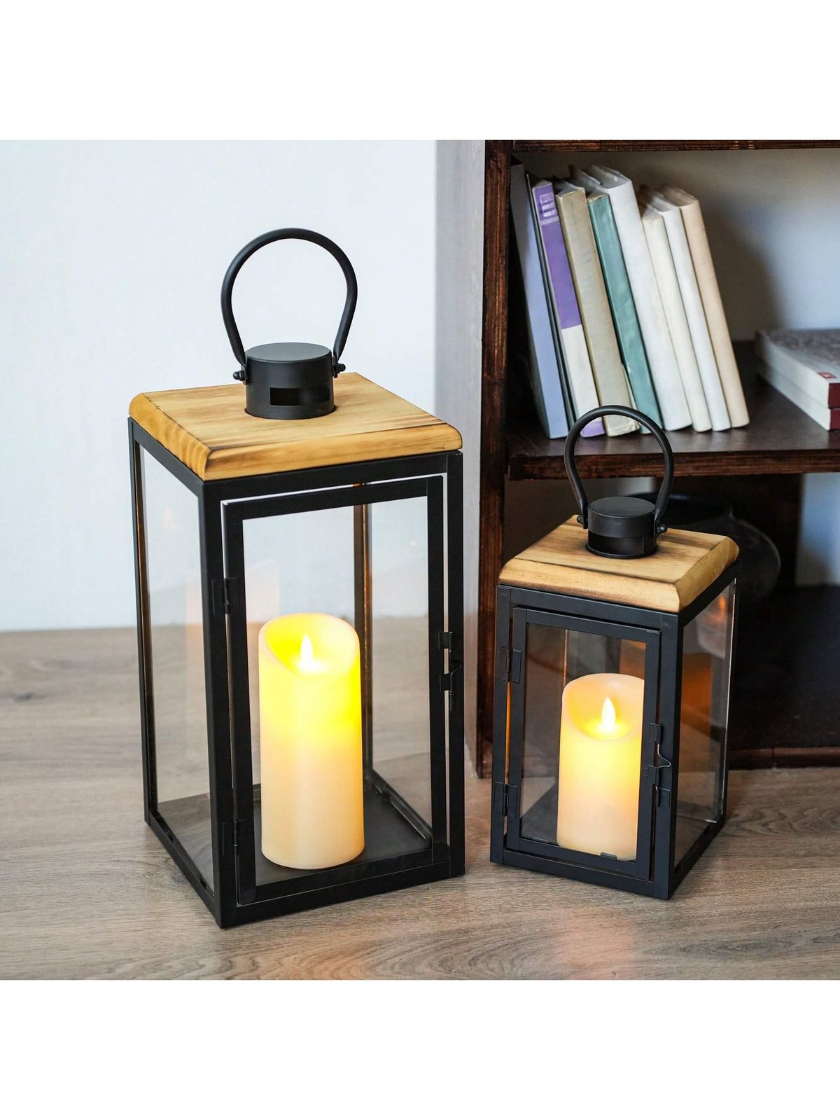 ensemble de deux lanterne a bougie