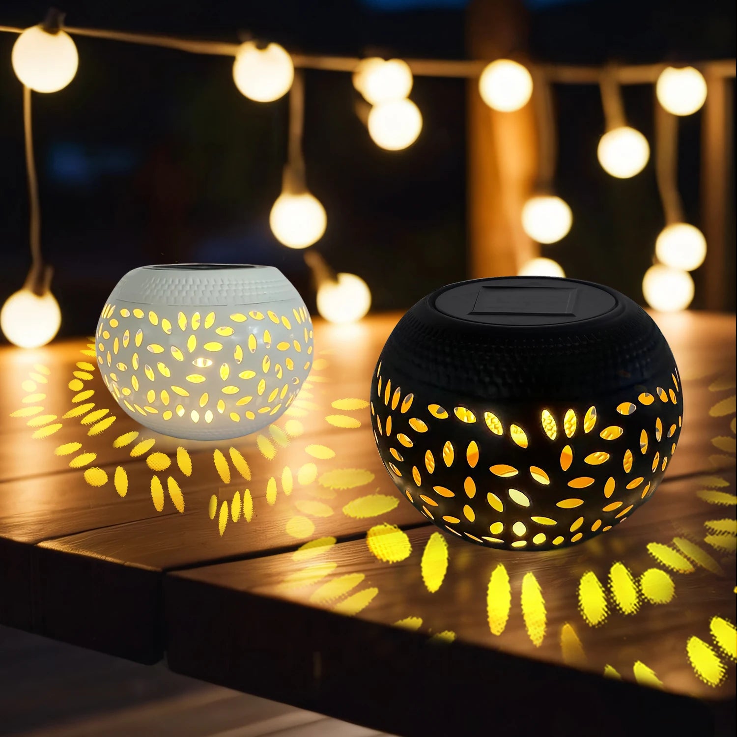 Lanterne solaire tachetée noire en jardin