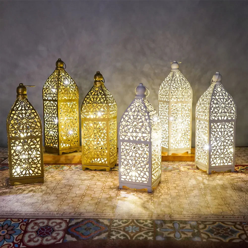 Lanterne bougie marocaine ajourée éclairée la nuit