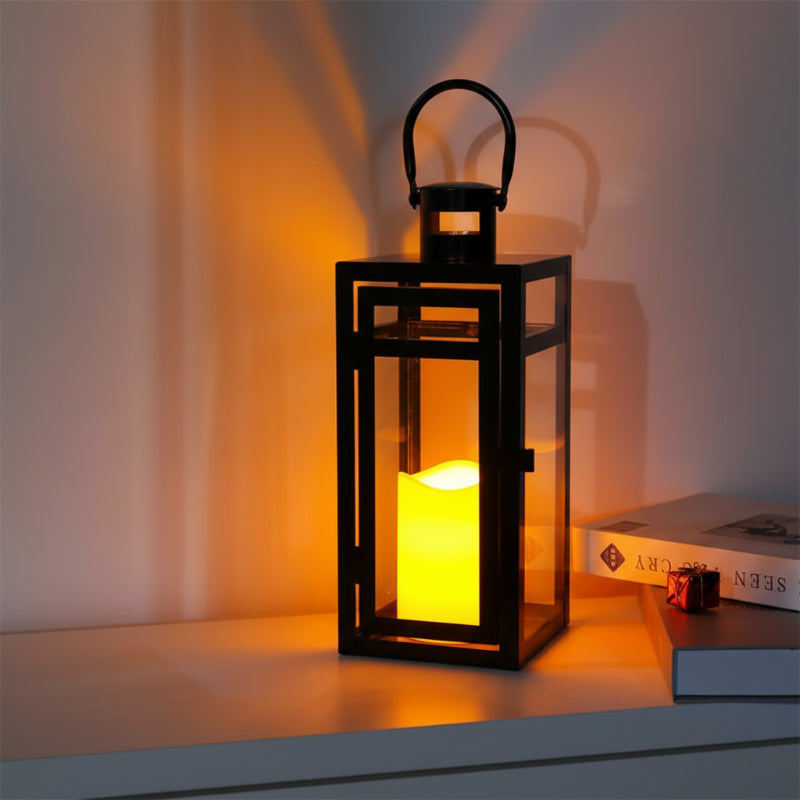 lanterne doré avec bougie allumé 